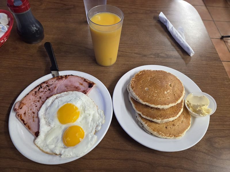 Simos Diner food